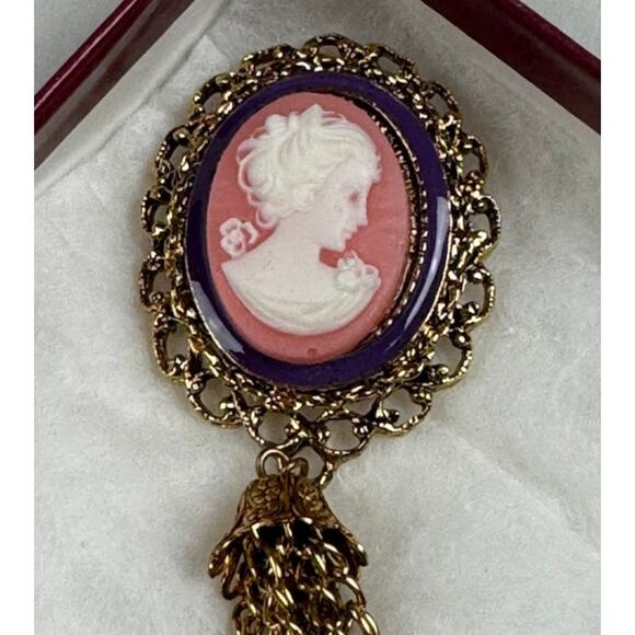 Vintage Costume Cameo Brooch with Dangles - Classic Beauty - Picture 2 of 5